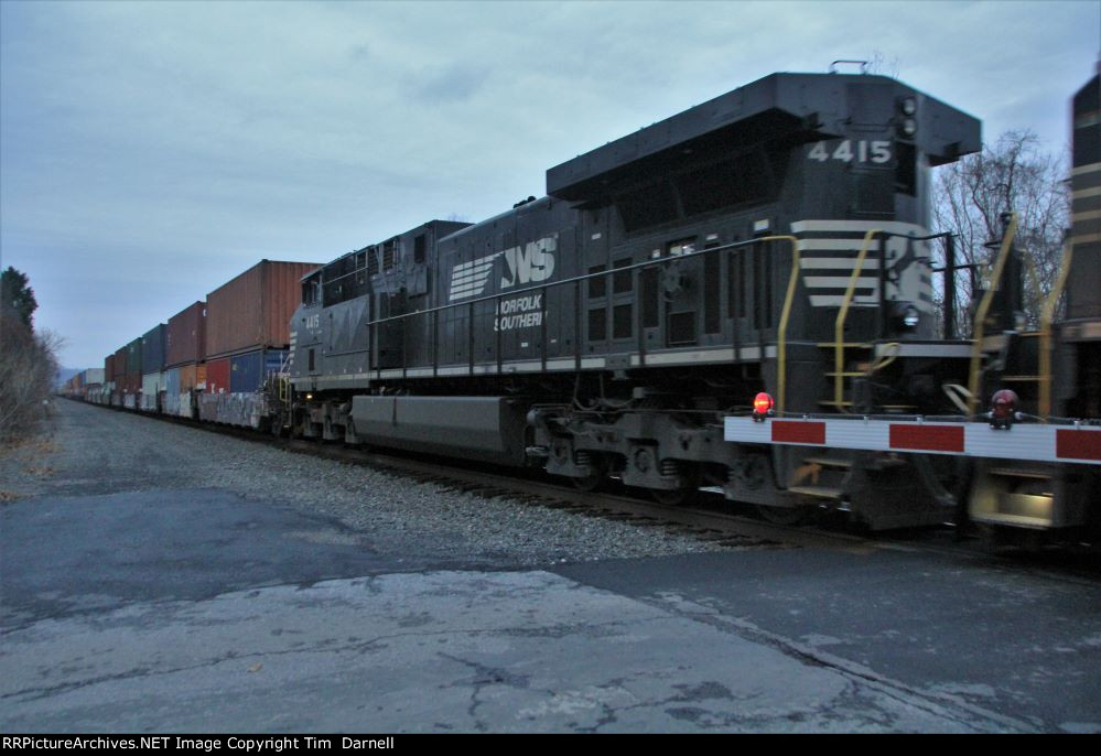 NS 4415 on 22W